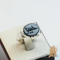 انگشتر صفوی برگی نگین عقیق سیاه جز یمنی با حکاکی حسین (کوفی)