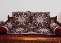تشک نمدی و بالش زرشکی تخت سنتی