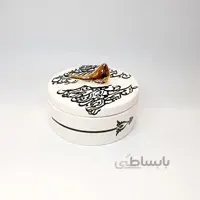شکلات خوری گرد کوچک با نوشته مشکی و پرنده طلا کالیگرافی مثلثی
