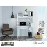 میز تحریر و کامپیوتر کتابخانه‌دار