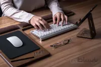 پایه و نگهدارنده موبایل
