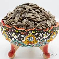 تخمه افتابگردان دور سفید