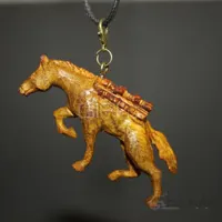 گردنبند چوبی طرح اسب جنگی