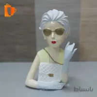 مجسمه پلی استری دختر شیک