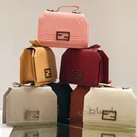 کیف صندوقی Fendi
