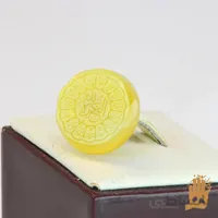 سنگ عقیق زرد خراسانی با حکاکی العزه لله و چهارده معصوم