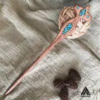 پین چوبی مو فیروزه کوبی شده طرح فیروز