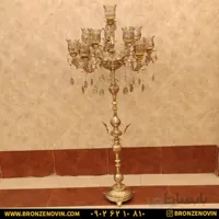 آباژور برنزی ایستاده کنار سالنی آرامیس پایه گرد