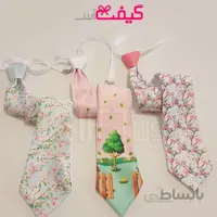 کروات نوجوان تم بهاری شکوفه صورتی