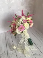 دسته گل عروس با گل رز و داوودی صورتی