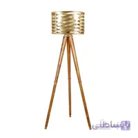 آباژور ایستاده کنارسالنی