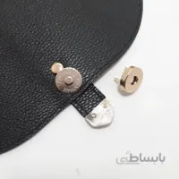 در کیف مشکی 22 در 18 سانت با دکمه آهن ربا