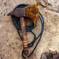 گردن آویز طرح تبر (چوبی)
