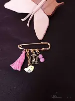 سنجاق سینه اسکاتلندی طرح مرغ آمین صورتی کد 03
