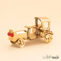 مجسمه برنجی طلایی مدل ماشین چنای