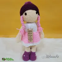 عروسک بافتنی دست بافت دختر کوچولو با لباس سفید و دامن صورتی ( ارتفاع ۳۵ )