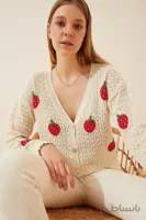 gozdefashion ژاکت کش باف پشمی دکمه دار زنانه اکرو طرح توت فرنگی