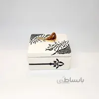 شکلات خوری مربع کوچک با نوشته مشکی و پرنده طلا هرگز نمیرد آنکه دلش...