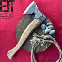 تبر فولادی طرح جدید سعید بیات (تیغه فولاد ریخته‌گری و دسته چوب نارون ۴۰ سانتی‌متری) دست ساز زنجان