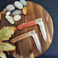 چاقو جیبی تاشو ضامن دار شفیعی طرح ترامونتینا مدل گل رز با تیغه استیل ضد زنگ و 2 جنس دسته چوب رزپادوک و گردو