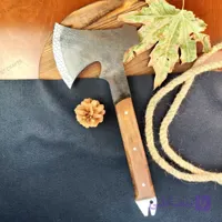 تبر یک تکه فولادی هما مدل ماهی با دسته چوب جنگلی دست‌ساز زنجان + غلاف چرمی