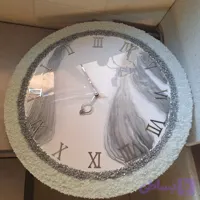 ساعت دیواری رزینی سفید طوسی کریستال دار