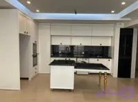 کابینت نیوکلاسیک قاب ومیله با پایه مبلی طلایی در رنگبندی کدF۳۱۶