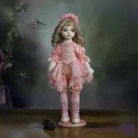 عروسک دستساز پارچه ای سه بعدی _آویسا (گوش سپرده به نغمه ها)
