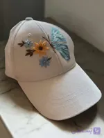 کلاه بیسبالی سنگشور گلدوزی‌شده طرح پروانه