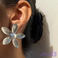 گوشواره گل فلزی مروارید رنگ نقره ای