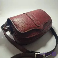 کیف دوشی چرمی زنانه دست دوز مدل ننه جونی درب دار