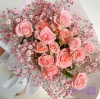 دسته گل رز مینیاتوری و ژیپسوفیلیا صورتی با کاغذ خارجی