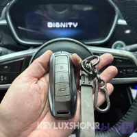کاور ریموت دیگنیتی چرم و فلز لاکچری همراه‌ با بندست (کد 221CH)