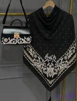 ست کیف و روسری زنانه طرح جدید روشا نسکافه ای روسری زنانه نسکافه ای کیفیت عالی کد mo1043