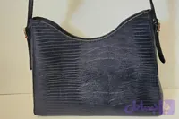 کیف دوشی زنانه مدل شُل چرم گاوی طرح لیزارد سورمه ای و دستدوز