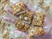 سوهان عسلی بادام زمینی