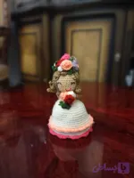 عروسک دسته گل