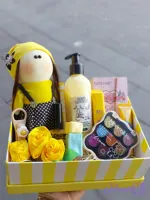 پک هدیه مناسبتی آرایشی و بهداشتی رنگ زرد