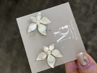 گوشواره گلبرگ رزین کد (۲۵۵)
