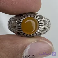 انگشتر عقیق قهوه‌ای روشن با رکاب نقره دست‌ساز