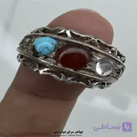 انگشتر پنج‌نگینه نقره دست‌ساز با عقیق، فیروزه، زبرجد و یاقوت