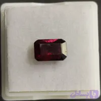 نگین طبیعی گارنت سرخ رتیل دار (کمی مایل به بنفش)