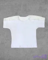 تی‌شرت کراپ نخ‌پنبه با گیپور گل‌دار رنگ سفید