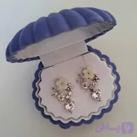گوشواره میخی شکوفه با آویز قلب نگین سفید