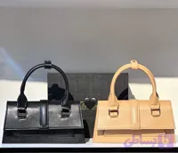 کیف چرمی زنانه زارا ZARA مدل دسته دار همراه بندبلند کنفی