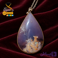 گردن آویز نقره زنانه عقیق شجر در زمینه سوسنی برند دُرسیم