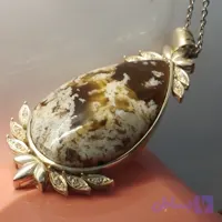 گردن آویز نقره زنانه نگین دار عقیق شجر تراش اشک در زمینه خرمایی،صددرصد طبیعی و معدنی با ضمانت مکتوب اصالت،برند دُرسیم