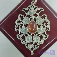 گردن آویز زنانه نقره قلمزنی طرح گل و مرغ عقیق سرخ طبیعی برند دُرسیم
