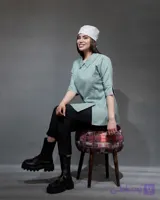 اسکراب پزشکی زنانه جلوبسته یقه دلبر مدل النا برند شکوه دندان
