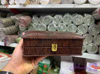 جعبه چرمی هدیه زعفران دوخاتم ۳گرم و هاون نقلی